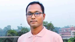 সড়কে বাস উল্টে কাস্টমস কর্মকর্তা নিহত
