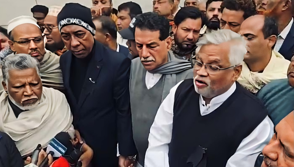 নব্বইয়ের ডাকসু ও সর্বদলীয় ছাত্র ঐক্যের শ্রদ্ধা নিবেদন। ছবি: সংগৃহীত