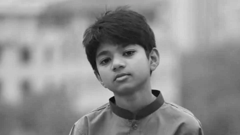 সপ্তম শ্রেণির শিক্ষার্থী ইশায়েক শাহরিয়ার অপ্রতিম। ছবি: মায়ের ফেসবুক থেকে নেওয়া