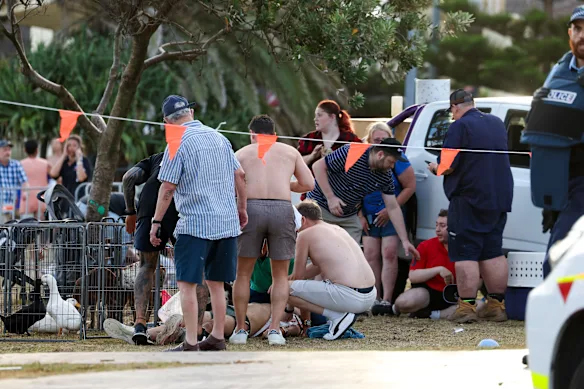 সিডনি সমুদ্র সৈকতে বন্দুক হামলায় নিহত ১২, আহত ২৯