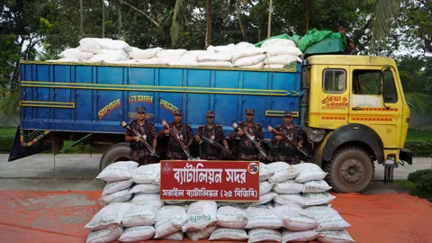 উদ্ধারকৃত সারভর্তি ট্রাক। ছবি: সংগৃহীত