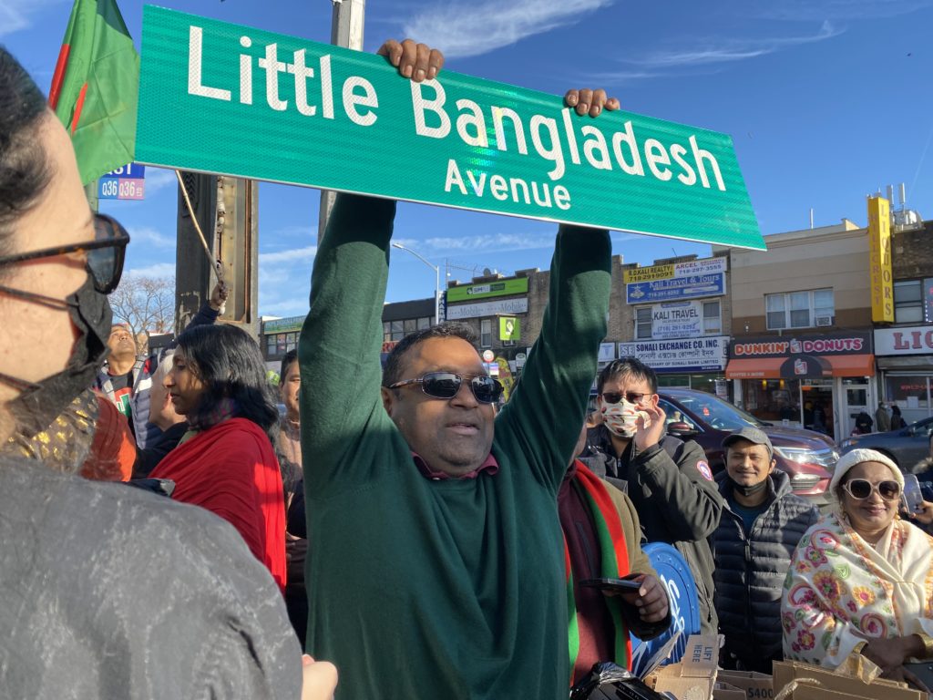 জ্যাকসন হাইটস কিংবা ক্যালিফোর্নিয়ার ‘লিটল বাংলাদেশ’—এ ঢুঁ দিলেই পাওয়া যায় বাংলাদেশিদের সরব উপস্থিতি। সংগৃহীত ছবি