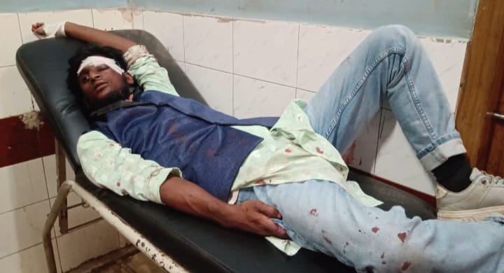 ব্রাহ্মণবাড়িয়া জেনারেল হাসপাতালে চিকিৎসাধীন আহতদের একজন। সংগৃহীত ছবি