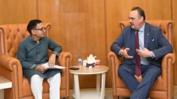 ভাসমান এলএনজি টার্মিনালে বিনিয়োগে আগ্রহী মার্কিন প্রতিষ্ঠান