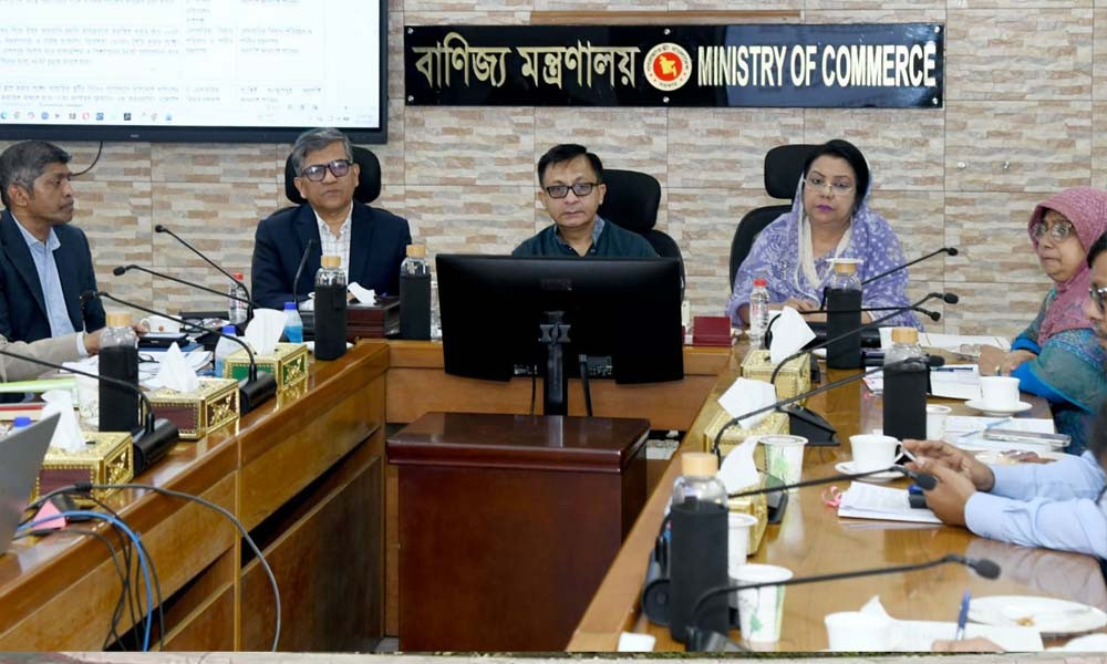 বিমানবন্দরের কার্গো হ্যান্ডলিং সক্ষমতা বৃদ্ধি ও ওয়্যারহাউজ নির্মাণের অগ্রগতি নিয়ে বাণিজ্য মন্ত্রণালয়ের বৈঠক। ছবি: সংগৃহীত
