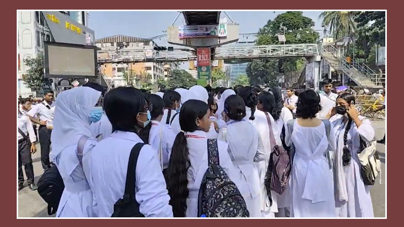 যোগ দিয়েছিলেন বেগম বদরুন্নেসা মহিলা কলেজের উচ্চমাধ্যমিকের শিক্ষার্থীরাও