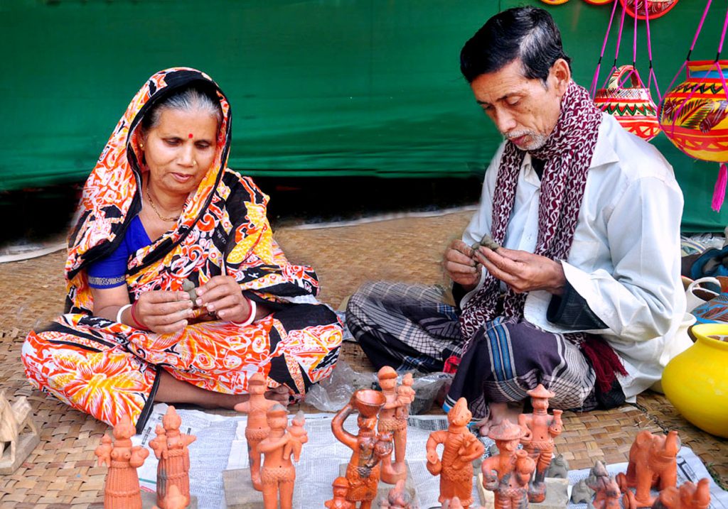 দেশের কিছু নির্দিষ্ট এলাকায় বংশপরম্পরায় পাল বা কুমার পরিবারগুলো আজও এই ঐতিহ্য ধরে রেখেছে। সংগৃহীত ছবি