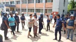 জুলাইয়ের মামলায় গ্রেপ্তার শ্রমিক নেতার মুক্তি চেয়ে সড়ক অবরোধ, বিচ্ছিন্ন দিনাজপুর