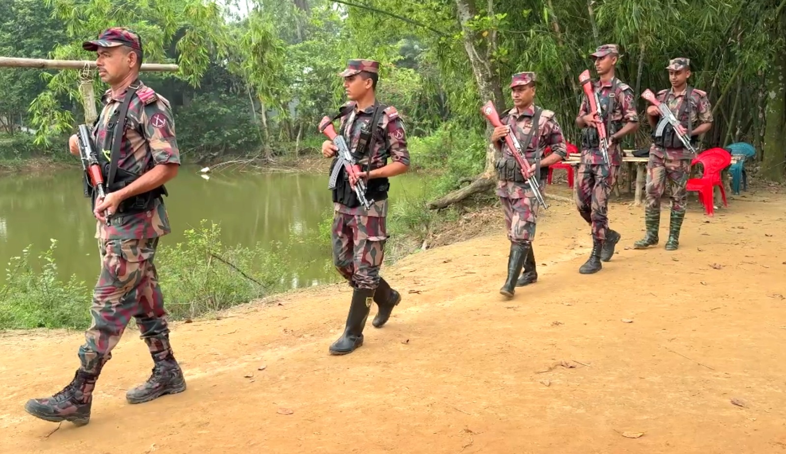 বিরামপুর সীমান্তে বিএসএফের পুশইন রুখল বিজিবি ও স্থানীয়রা