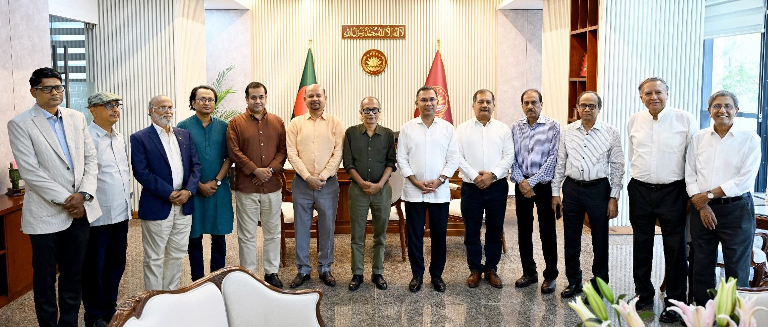 প্রধানমন্ত্রী তারেক রহমানের সঙ্গে সচিবালয়ে রোববার বৈঠক করেন সম্পাদক পরিষদের নেতারা। (বাঁ থেকে) দেওয়ান হানিফ মাহমুদ, রুশো মাহমুদ, মোজাম্মেল হক, প্রধানমন্ত্রীর উপদেষ্টা জাহেদ উর রহমান, তথ্য প্রতিমন্ত্রী ইয়াসের খান চৌধুরী, এম এম বাহাউদ্দীন, নূরুল কবীর, প্রধা