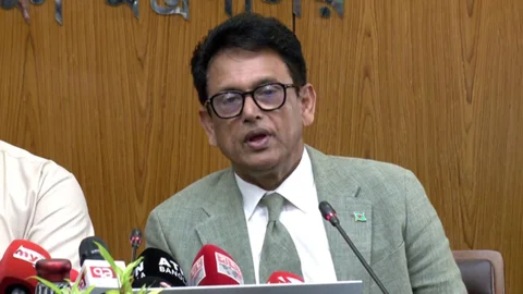 সংবাদ সম্মেলনে কথা বলছেন শিক্ষামন্ত্রী এহসানুল হক মিলন। ছবি: সংগৃহীত