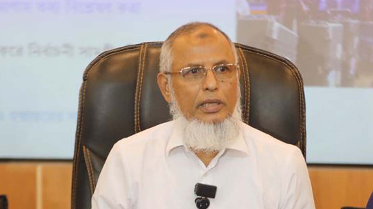 সরকারি পদে থেকে নির্বাচন করা যাবে না: ইসি আনোয়ার