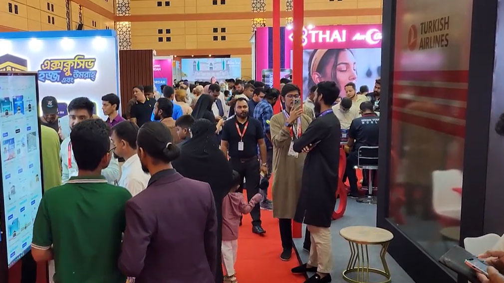 মেলায় প্রায় ৪০ হাজার দর্শনার্থী অংশ নেন। স্ট্রিম ছবি