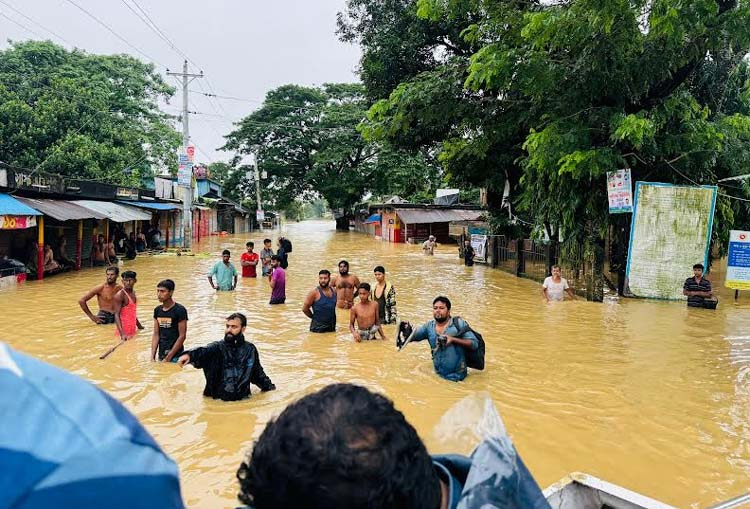 ফেনী ও কুমিল্লায় বন্যায় তলিয়ে যায় বহু গ্রাম। ছবি: সংগৃহীত।