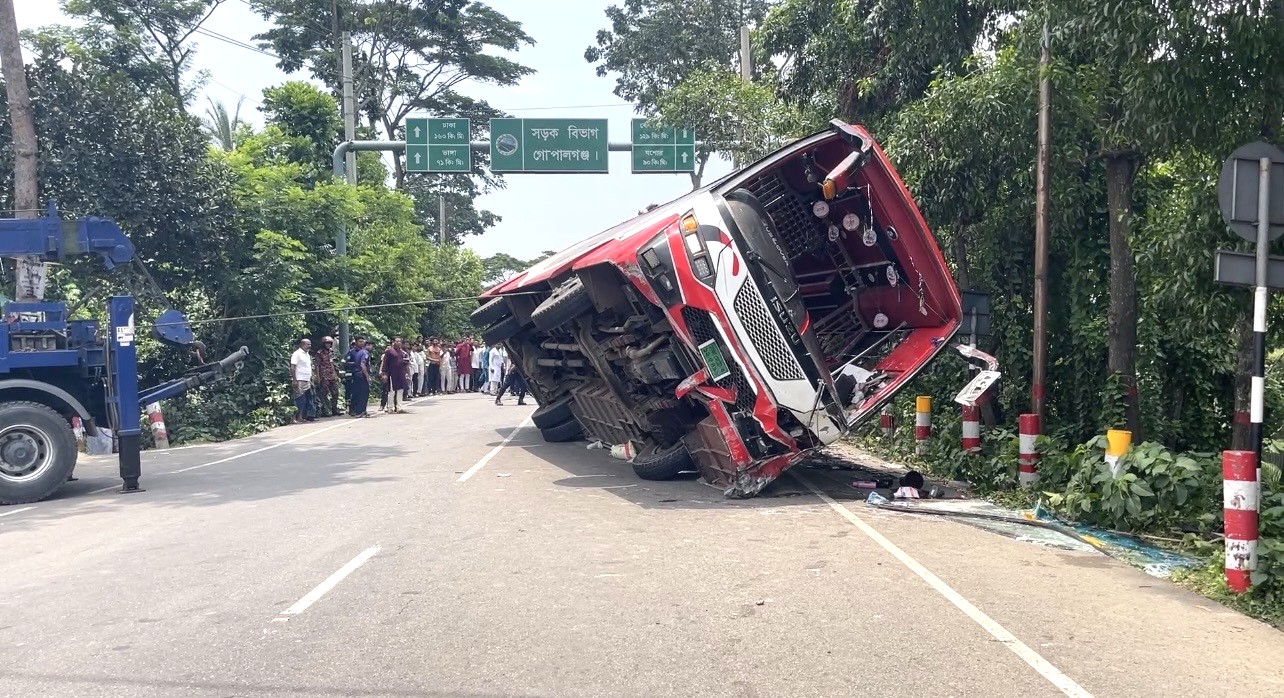 গোপালগঞ্জে বাসের সঙ্গে বাইকের সংঘর্ষে শিশুসহ ৫ জন নিহত