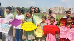 শৈশব রক্ষা ও মা-বাবাকে ঘরে ফেরানোর দাবি সন্তানদের