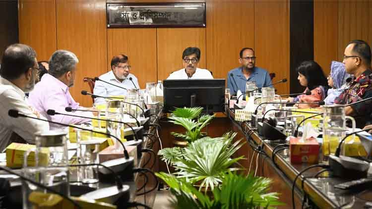 সচিবালয়ে ইলিশ সম্পদ উন্নয়ন-সংক্রান্ত জাতীয় টাস্কফোর্স কমিটির সভায় সভাপতিত্ব করেন মৎস্য ও প্রাণিসম্পদ এবং কৃষিমন্ত্রী আমিন উর রশীদ। ছবি: পিআইডি