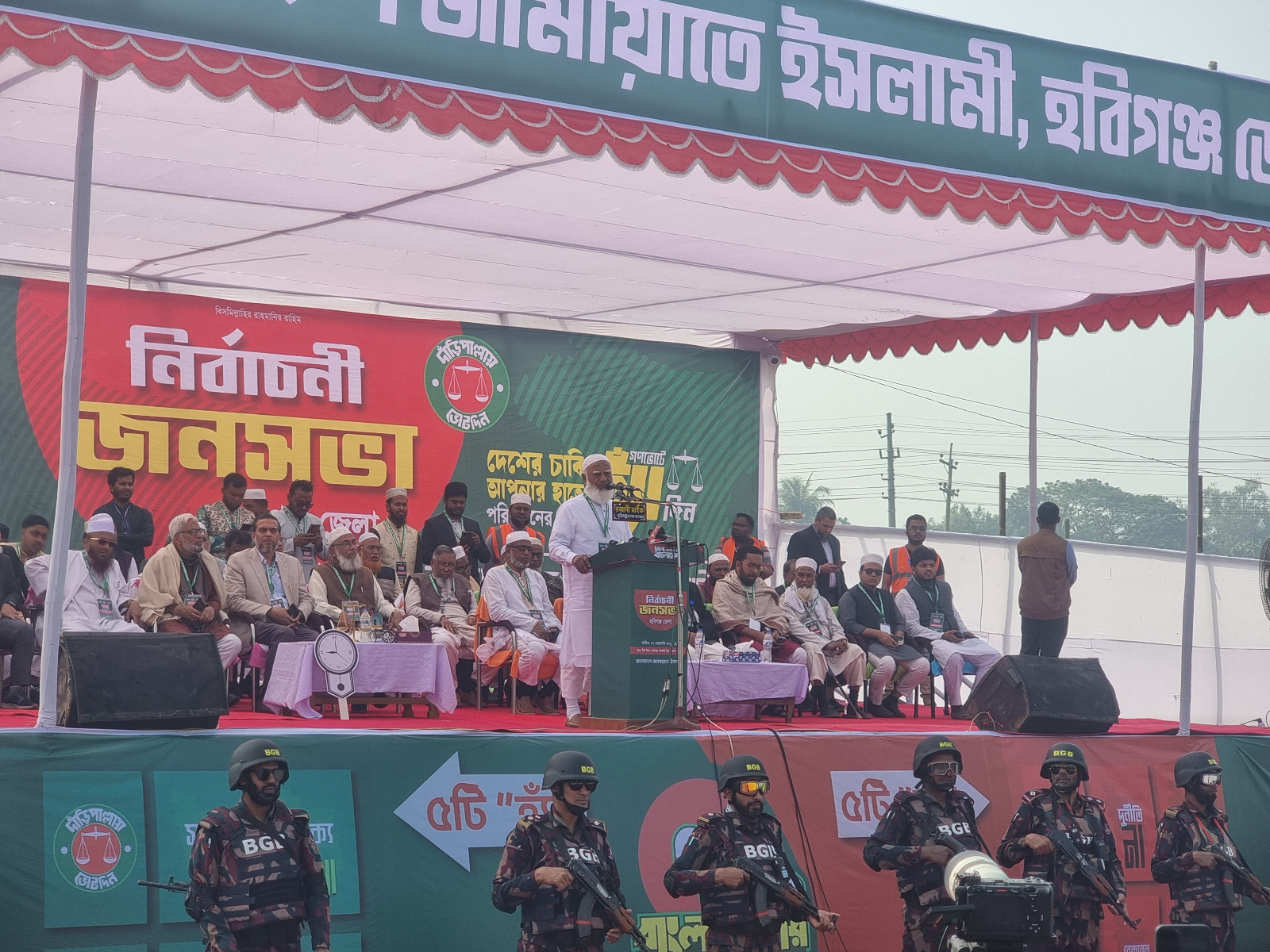 হবিগঞ্জ সরকারি উচ্চবিদ্যালয় মাঠে জনসভায় বক্তব্য দেন জামায়াতের আমির ডা. শফিকুর রহমান। স্ট্রিম ছবি