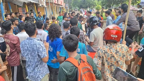 জাবির দুই হলের শিক্ষার্থীদের মধ্যে সংঘর্ষ। ছবি: সংগৃহীত