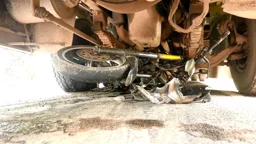 বাইকে শ্বশুরবাড়ি যাওয়ার পথে বাসচাপায় স্ত্রীসহ সেনাসদস্য নিহত