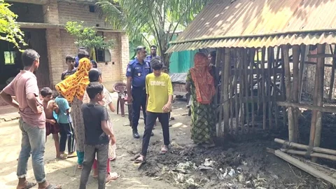 কালীগঞ্জে চোর সন্দোহে গণপিটুনিতে নিহতের ঘটনায় এলাকায় পরিদর্শন করেছে পুলিশ। স্ট্রিম ছবি