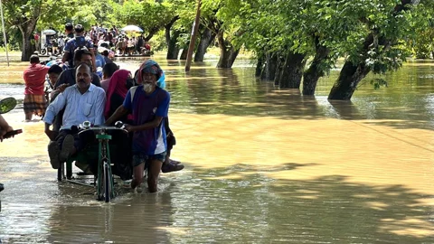 খাগড়াছড়ি-দীঘিনালা সড়কে বৃষ্টির পানিতে যানবাহন চলাচল ব্যাহত। সংগৃহীত ছবি