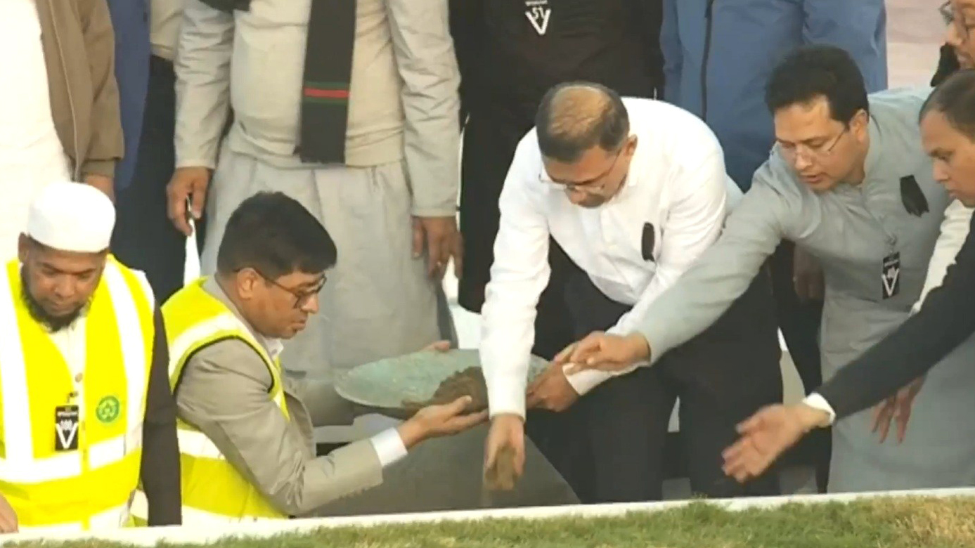 খালেদা জিয়ার জানাজা ও দাফন ঘিরে দিনভর যা ঘটল