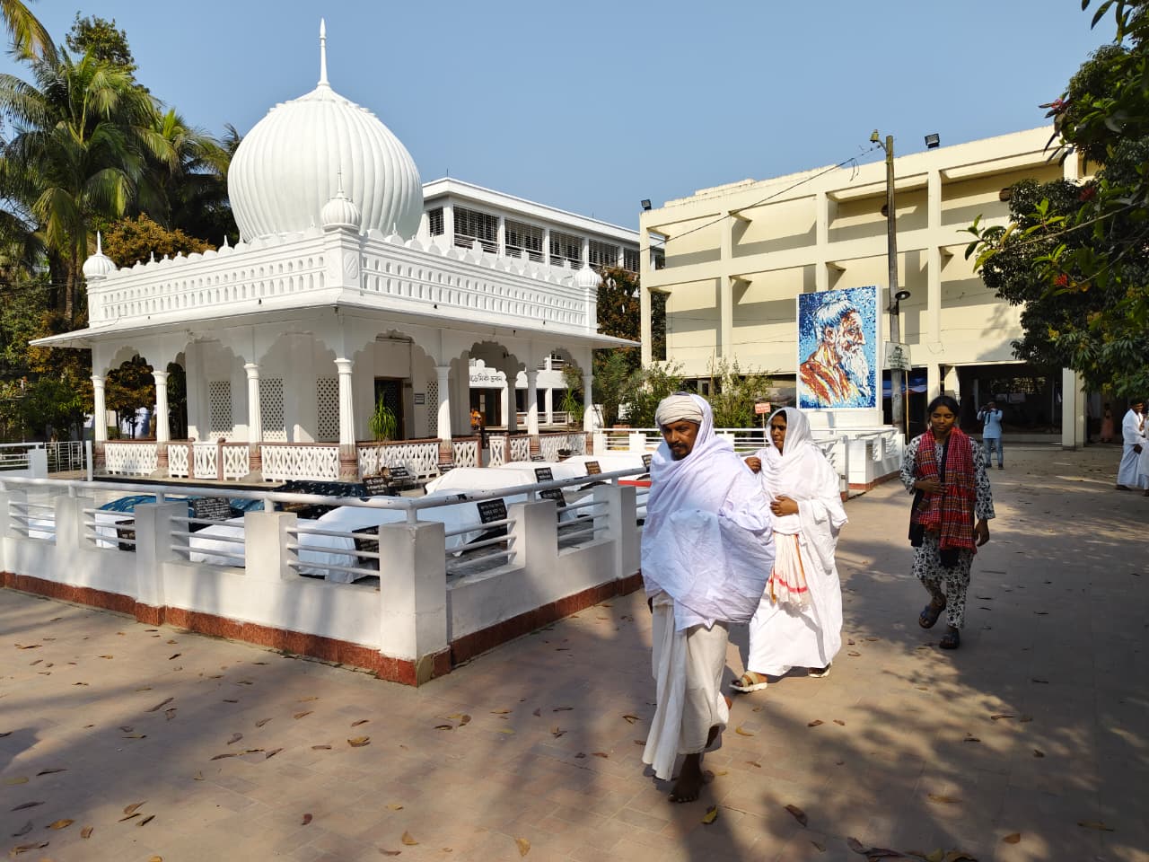ছেঁউড়িয়ায় ফকির লালন সাঁইয়ের স্মরণোৎসবে এসেছেন তাঁর অনুসারীরা। স্ট্রিম ছবি