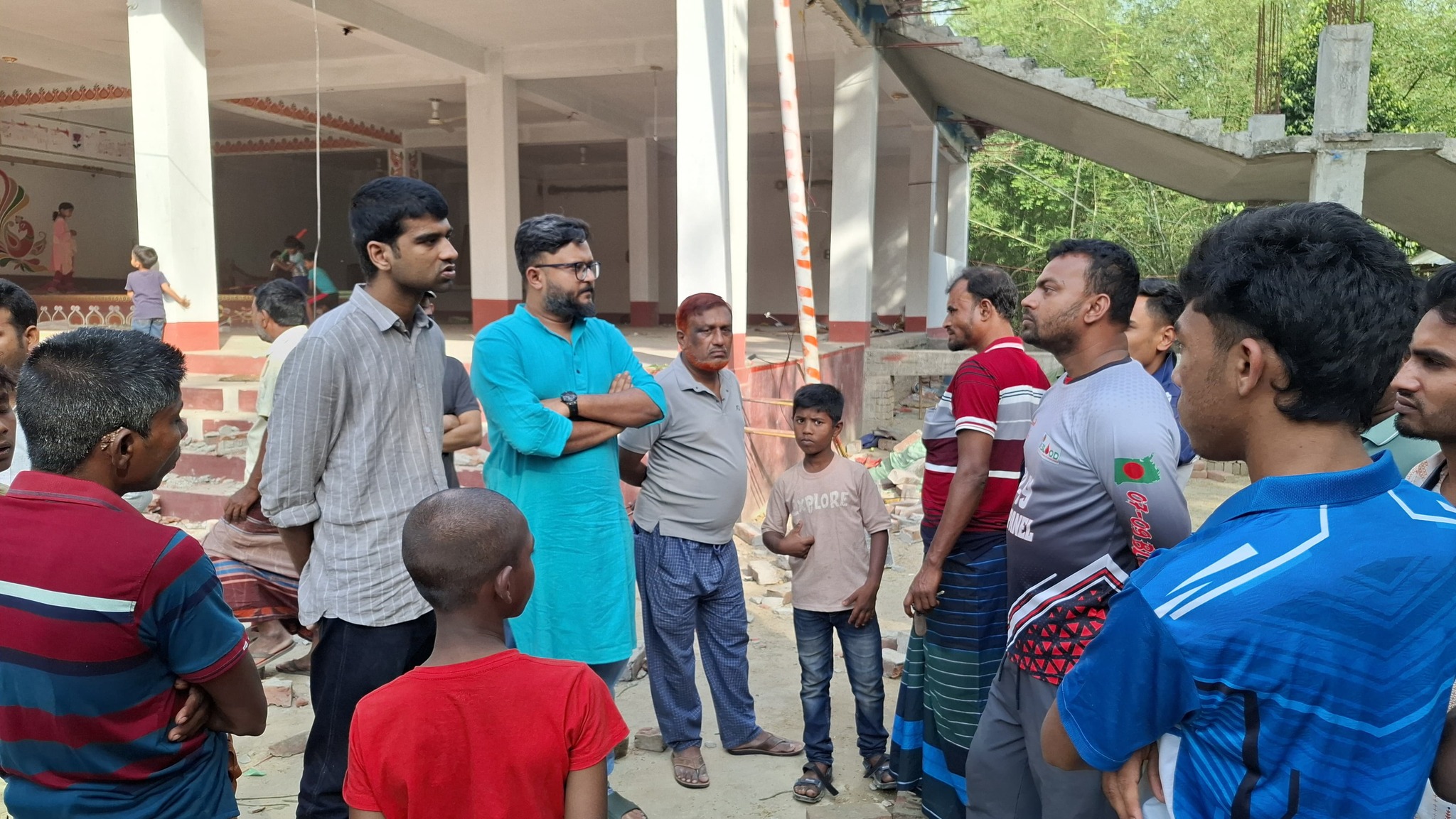 দৌলতপুরে রোববার পীর শামীমের বাড়ি পরিদর্শন করে এনপিএর প্রতিনিধি দল। সংগৃহীত ছবি