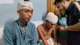 পুলিশকে উচ্চশব্দে গান বন্ধের অনুরোধ, লাঠিচার্জে ২০ মাদ্রাসাছাত্র আহত