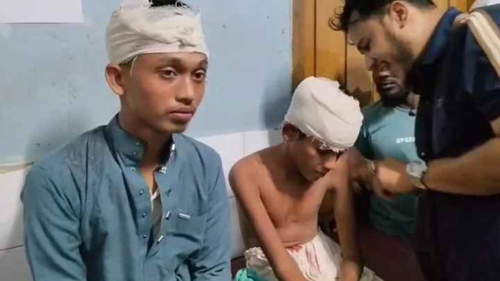ব্রাহ্মণবাড়িয়া সদর হাসপাতালে আহত মাদ্রারাসাশিক্ষার্থীদের চিকিৎসা দেওয়া হয়। ছবি: সংগৃহীত