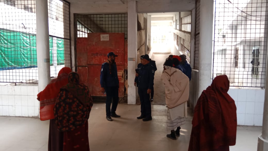 মাগুরা সদর হাসপাতালের মর্গে রাখা হয়েছে আকিদুলের মরদেহ। স্ট্রিম ছবি