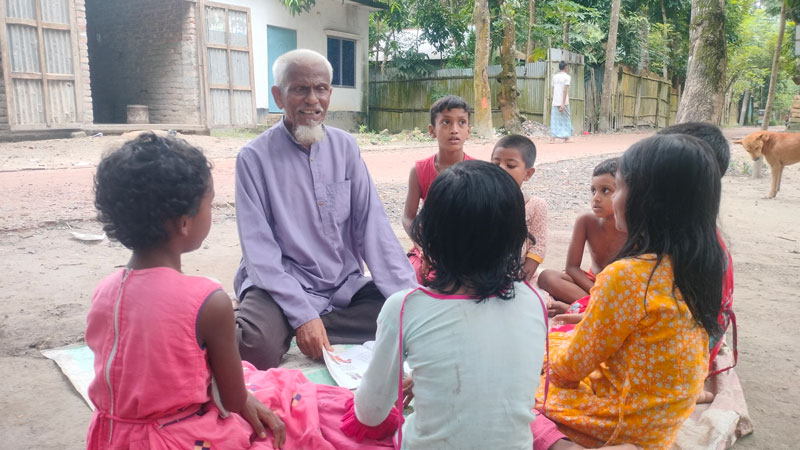 বিদ্যালয়ে থেকেও পরীক্ষাকেন্দ্রে নেই সহকারী শিক্ষকেরা, সাতজনকে কারণ দর্শানোর চিঠি