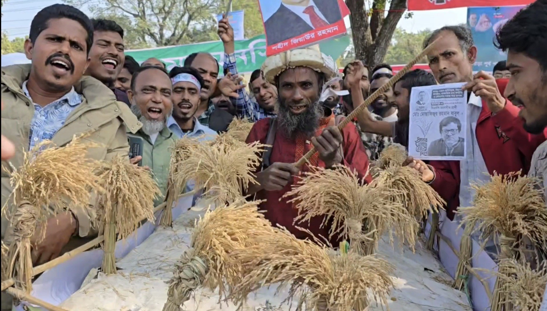 ‘আমি রাজনীতি করি না, তবে তারেক রহমানকে দেখতে এসেছি’