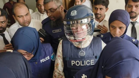 হত্যাচেষ্টা মামলায় মিষ্টি সুভাসকে আজ আদালতে হাজির করা হয়। ছবি: সংগৃহীত