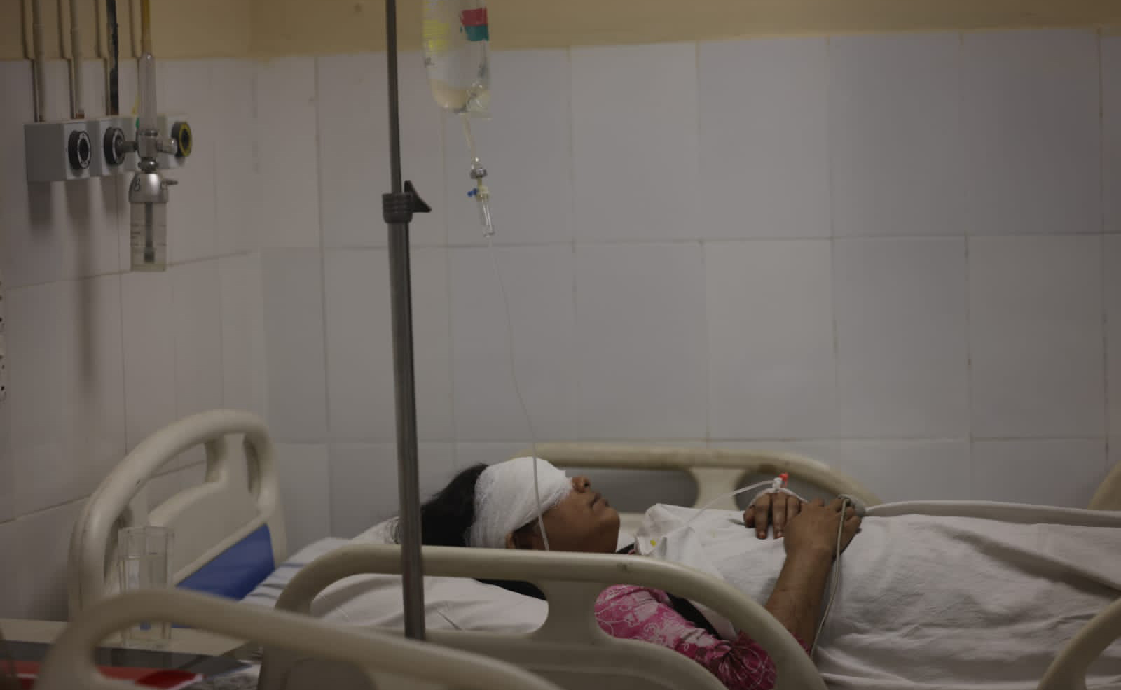 হাসপাতালে চিকিৎসাধীন নুসরাতের অবস্থাও সংকটাপন্ন। তিনি মাথায় আঘাত পেয়েছেন। স্ট্রিম ছবি