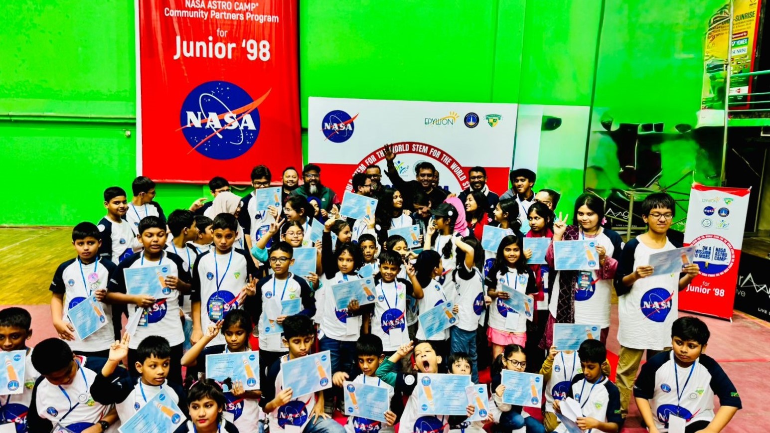 বইয়ের গণ্ডি পেরিয়ে মহাকাশে বাংলাদেশের শিশুরা