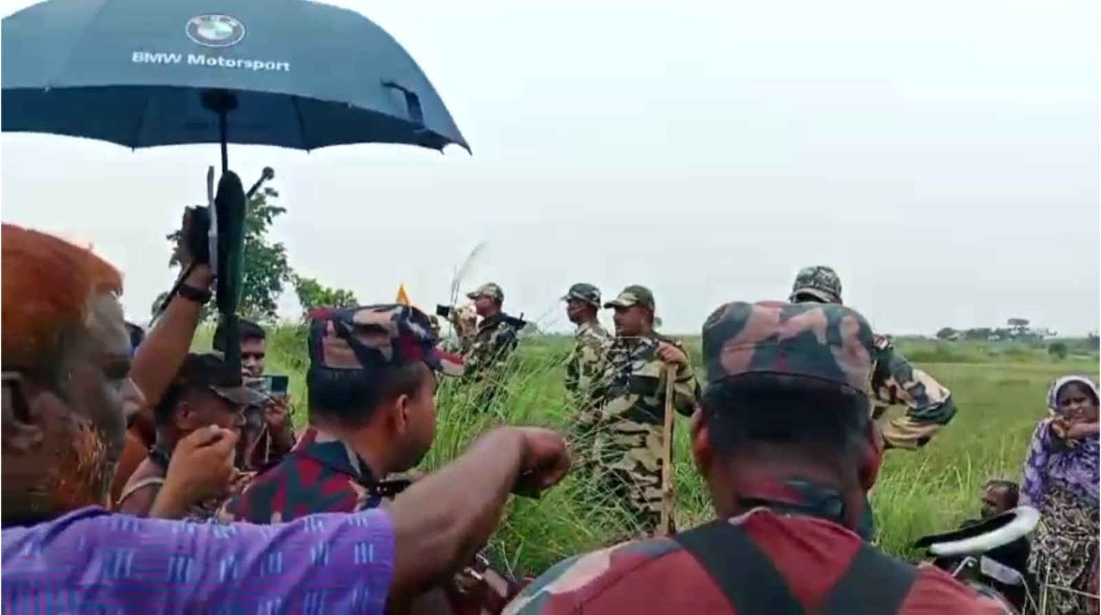 নওগাঁ সীমান্তে বিএসএস ও বিজিবির মধ্যে পতাকা বৈঠক। সংগৃহীত ছবি