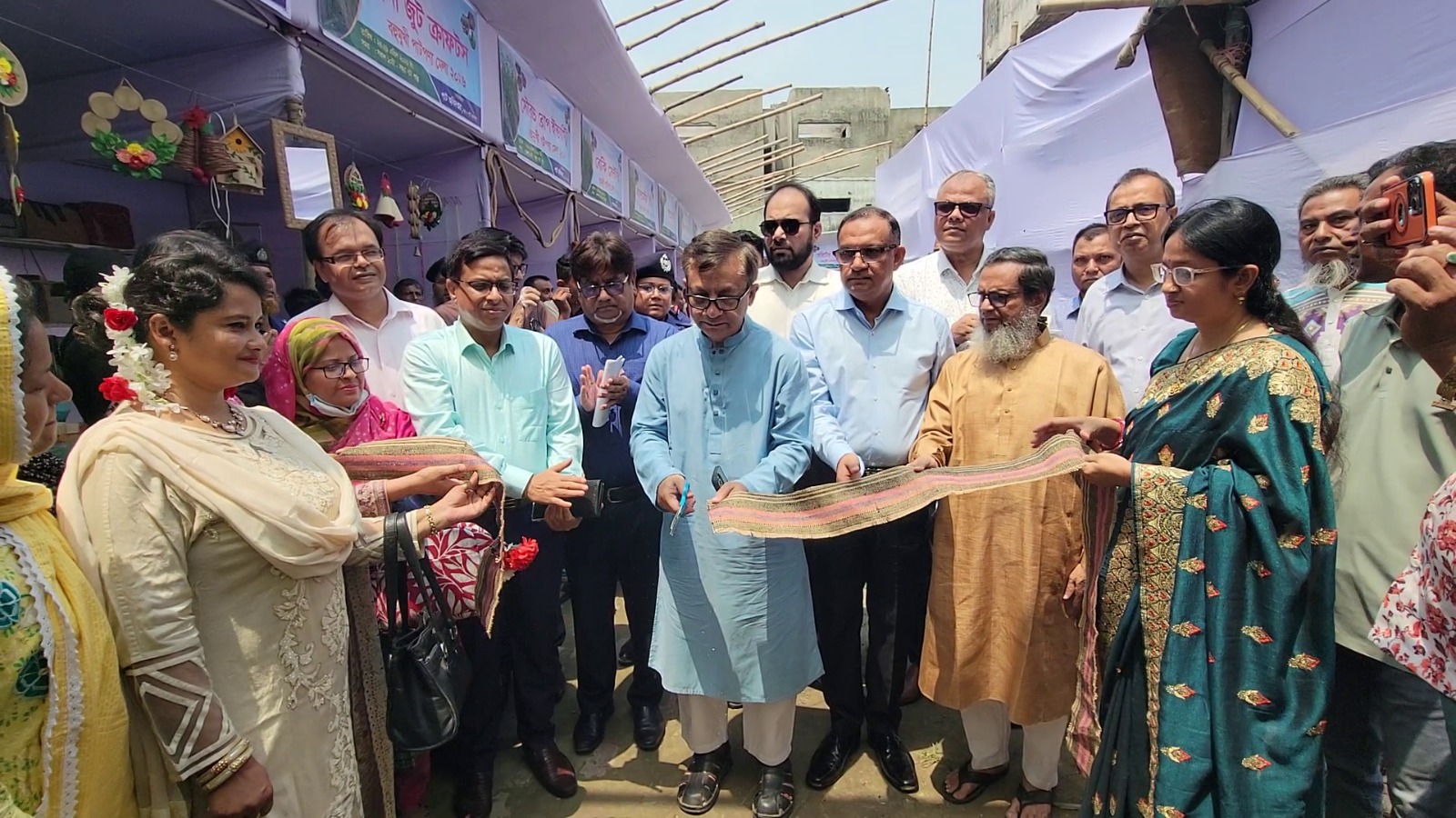 নারায়ণগঞ্জে শহিদ জিয়া হল প্রাঙ্গণে মেলার উদ্বোধন করেন বস্ত্র ও পাটমন্ত্রী খন্দকার আব্দুল মুক্তাদির। স্ট্রিম ছবি