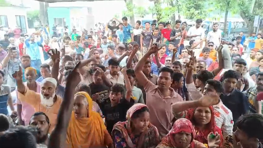 সৈয়দপুর থানার সামনে মরদেহ নিয়ে বিক্ষোভ। সংগৃহীত ছবি