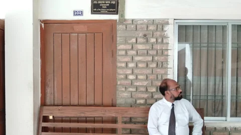 নারায়ণগঞ্জের নারী ও শিশু নির্যাতন দমন ট্রাইব্যুনালের পিপি সুমন মিয়ার বিরুদ্ধে বিক্ষোভ করেছেন আইনজীবীদের একাংশ। স্ট্রিম ছবি