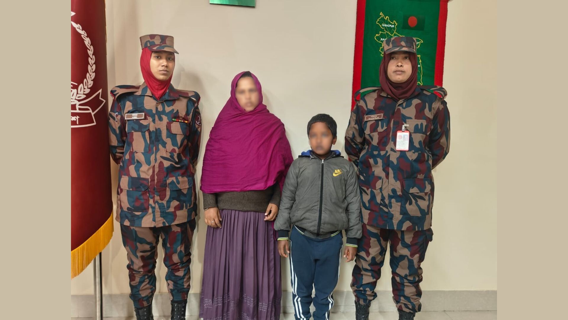 ফোন চুরির অভিযোগে কিশোরকে গাছে বেঁধে মারধর