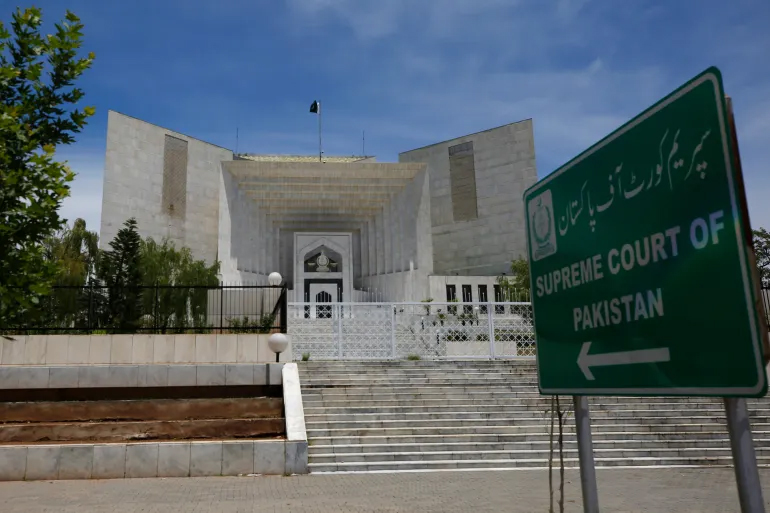 বিশেষজ্ঞদের মতে, পাকিস্তানের প্রস্তাবিত সাংবিধানিক সংশোধনী একটি ফেডারেল সাংবিধানিক আদালত তৈরি করবে এবং সুপ্রিম কোর্টকে কেবল একটি ‘আপিল আদালত’ হিসেবে রূপান্তরিত করবে।