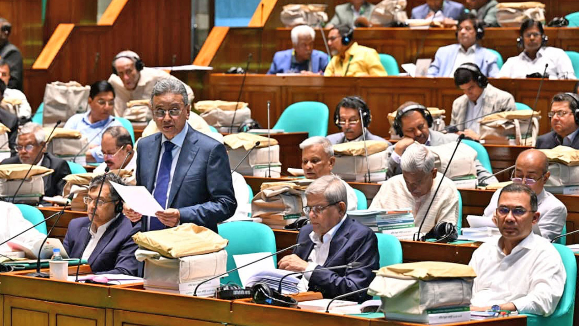 সংসদে ২০২৬-২০২৭ অর্থবছরের বাজেট পেশ করেন অর্থমন্ত্রী আমির খসরু মাহমুদ চৌধুরী। ছবি: পিআইডি