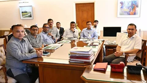 স্বাস্থ্যখাতে সমন্বিত তথ্যপ্রযুক্তি ব্যবস্থাসংক্রান্ত সভায় প্রধানমন্ত্রী তারেক রহমান। ছবি: পিএমও