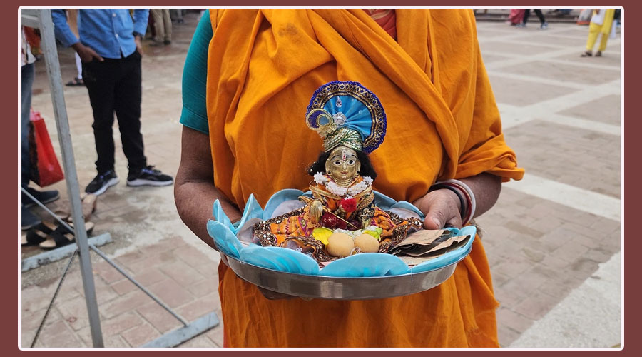 সপ্তমীতে ঢাকেশ্বরী মন্দিরে অর্চনা। স্টিম ছবি