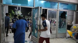 রাবি ছাত্রকে মারধরের জেরে রেলস্টেশনে ভাঙচুর, বরখাস্ত ৪