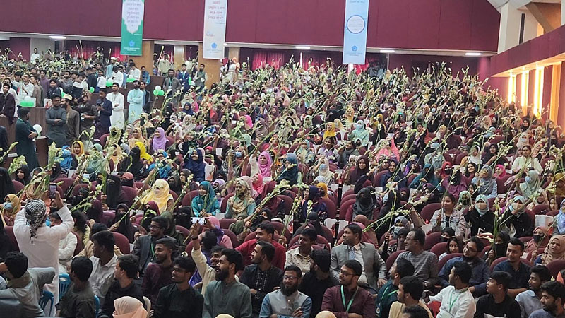 নবীনবরণ অনুষ্ঠানে নবীন শিক্ষার্থীরা। স্ট্রিম ছবি