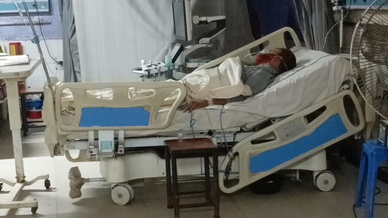 রংপুর মেডিকেল কলেজ হাসপাতালে চিকিৎসাধীন জামায়াত নেতা বেলাল উদ্দিককে। সংগৃহীত ছবি