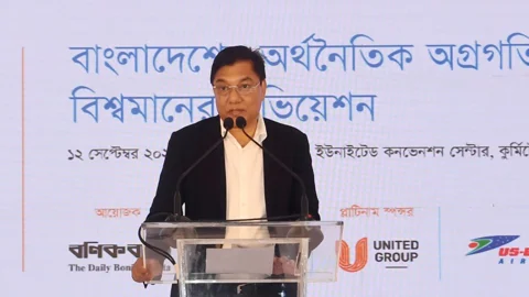 পলিসি কনক্লেভে কথা বলেন বিমানমন্ত্রী এম রশিদুজ্জামান। ছবি: পিআইডি